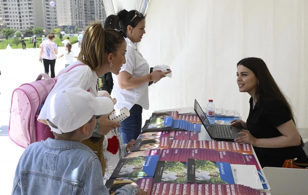 Heydər Əliyev Mərkəzinin parkında Uşaq festivalı keçirilib - FOTO