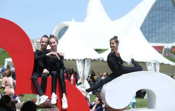 Heydər Əliyev Mərkəzinin parkında Uşaq festivalı keçirilib - FOTO