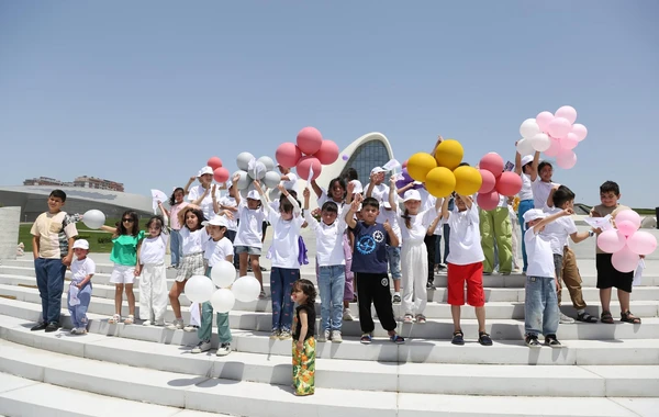 Heydər Əliyev Mərkəzinin parkında Uşaq festivalı keçirilib - FOTO