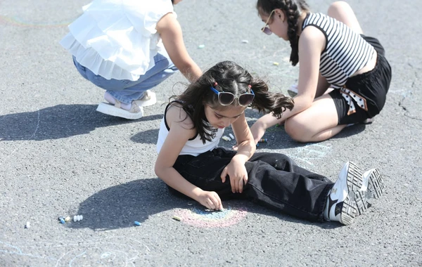 Heydər Əliyev Mərkəzinin parkında Uşaq festivalı keçirilib - FOTO