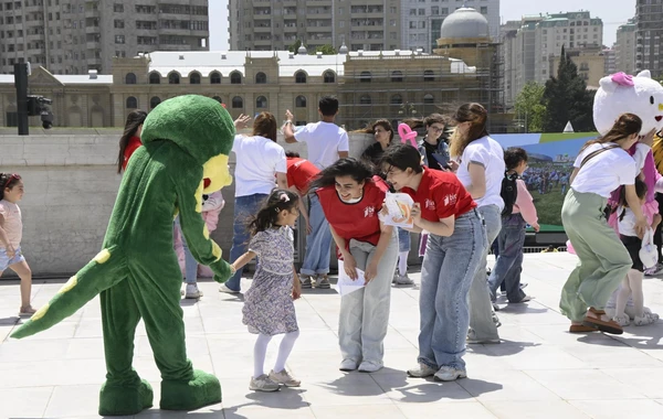 Heydər Əliyev Mərkəzinin parkında Uşaq festivalı keçirilib - FOTO