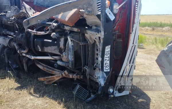 Kürdəmirdə “KamAZ” aşıb, ölən var - FOTO