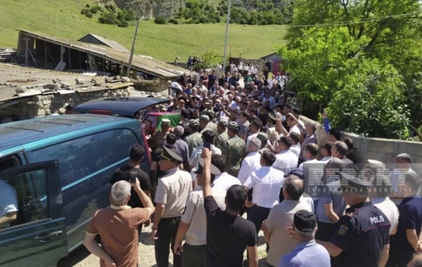 Siyəzəndə Birinci Qarabağ müharibəsinin şəhidi Rüfət Cabbarov dəfn edilib - FOTO