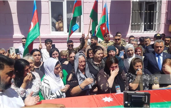 Xırdalanda Birinci Qarabağ müharibəsinin şəhidi Rövşən Əliyev dəfn edilib - FOTO