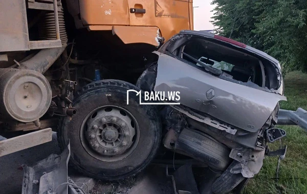 Bakı-Sumqayıt yolunda ağır QƏZA - Yük maşını minik avtomobili ilə toqquşub - FOTO