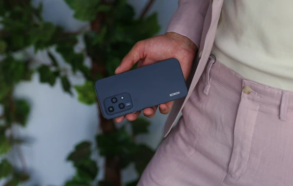 AMOLED parlaq ekrana və 108MP kameraya sahib HONOR 200 Lite artıq satışda - FOTO