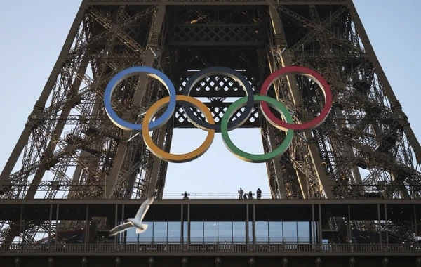 Eyfel qülləsinə olimpiya halqaları quraşdırıldı - FOTO