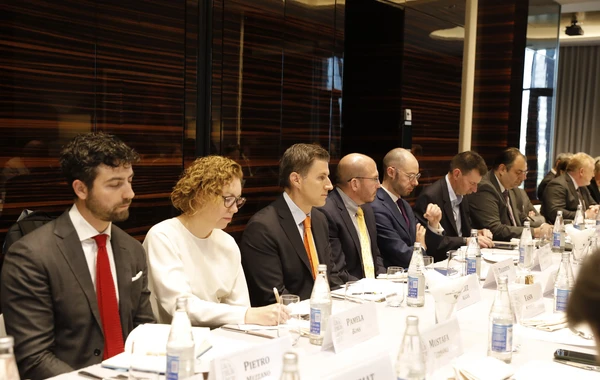 “Dekarbonizasiya dinamikasının saxlanılması” mövzusunda dəyirmi masa keçirilib - FOTO