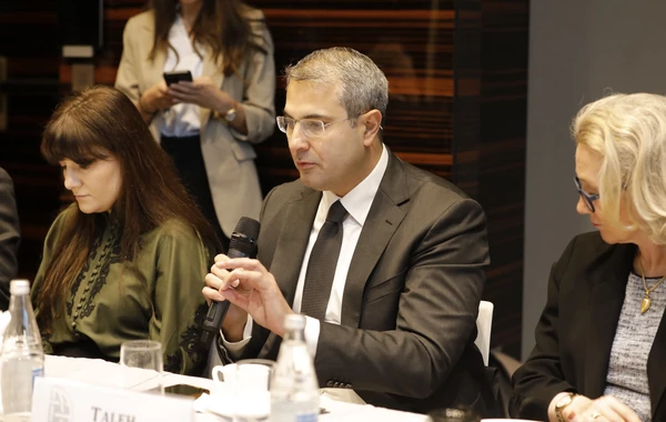 “Dekarbonizasiya dinamikasının saxlanılması” mövzusunda dəyirmi masa keçirilib - FOTO