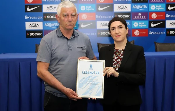 AFFA klublara lisenziyalar təqdim edib - FOTO