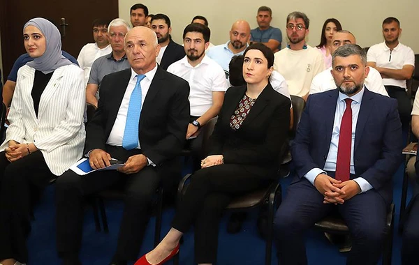 AFFA klublara lisenziyalar təqdim edib - FOTO