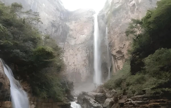 Çinin ən hündür şəlaləsi saxta imiş - FOTO