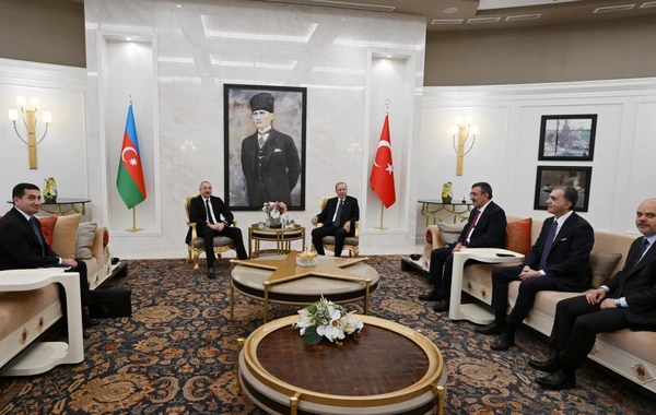Azərbaycan və Türkiyə prezidentləri Ankaranın Esenboğa Hava Limanında görüşüblər - FOTO