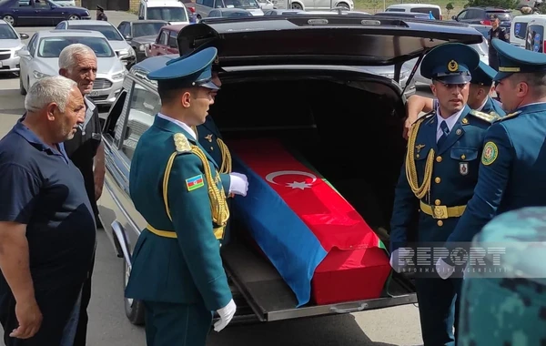В Гяндже похоронен погибший в результате удара молнии военнослужащий ГПС - ОБНОВЛЕНО/ФОТО