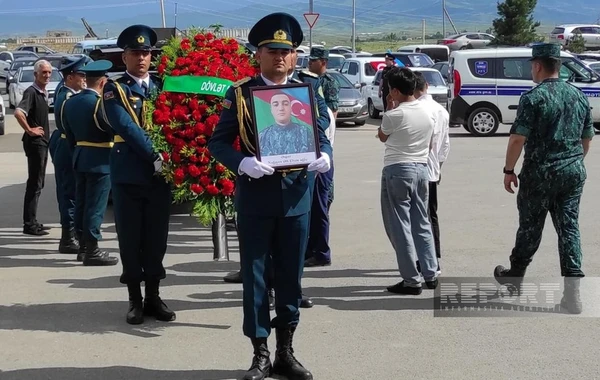 В Гяндже похоронен погибший в результате удара молнии военнослужащий ГПС - ОБНОВЛЕНО/ФОТО