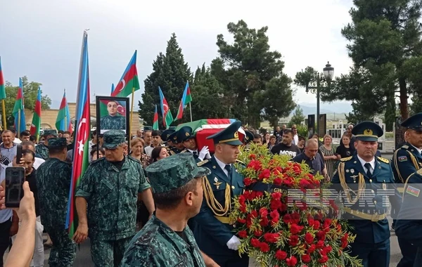 В Гяндже похоронен погибший в результате удара молнии военнослужащий ГПС - ОБНОВЛЕНО/ФОТО