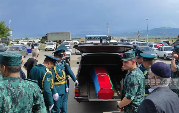 В Гяндже похоронен погибший в результате удара молнии военнослужащий ГПС - ОБНОВЛЕНО/ФОТО