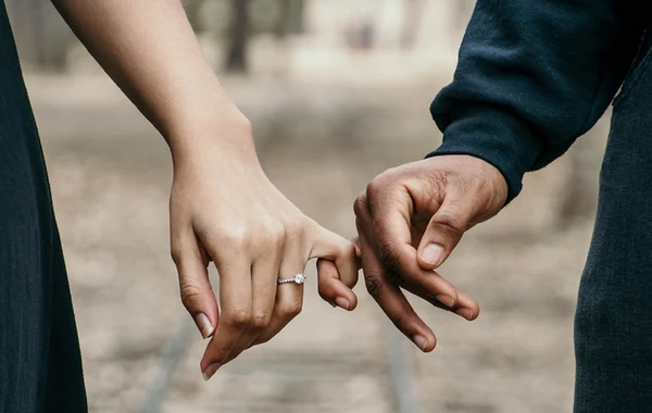 Azərbaycanda qan qohumlarının nikaha daxil olması qadağan edilir