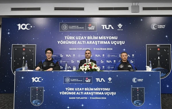 Missiyasını başa vuran azərbaycanəsilli astronavt Türkiyəyə qayıdıb - FOTO
