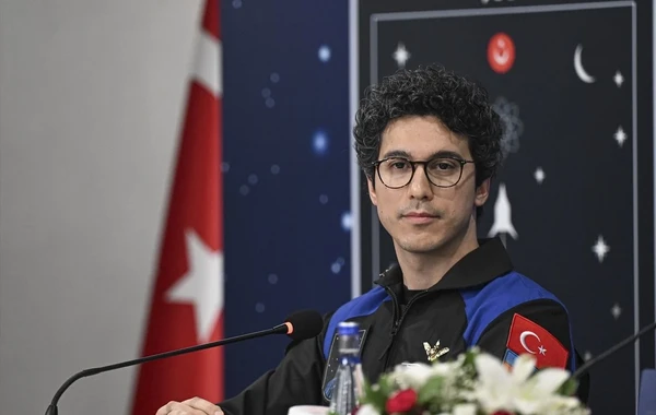 Missiyasını başa vuran azərbaycanəsilli astronavt Türkiyəyə qayıdıb - FOTO