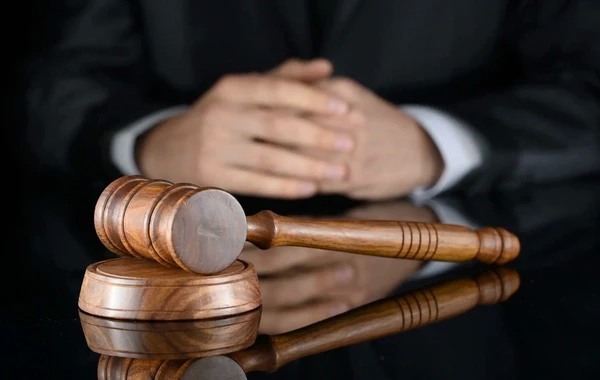 Prokuror Bakıda hipermarketə silahlı hücumda təqsirləndirilən şəxslərə iş istəyib