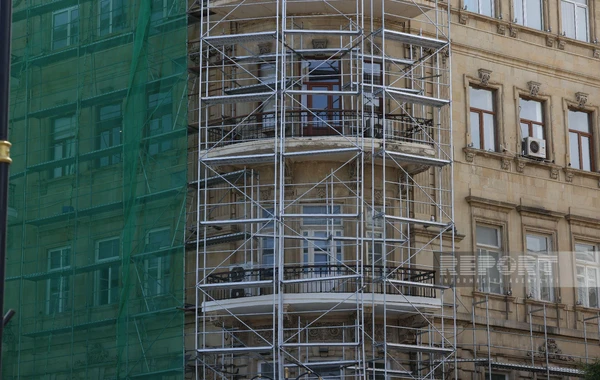 Бакинская служба благоустройства прояснила вопрос покраски ряда зданий - ФОТО