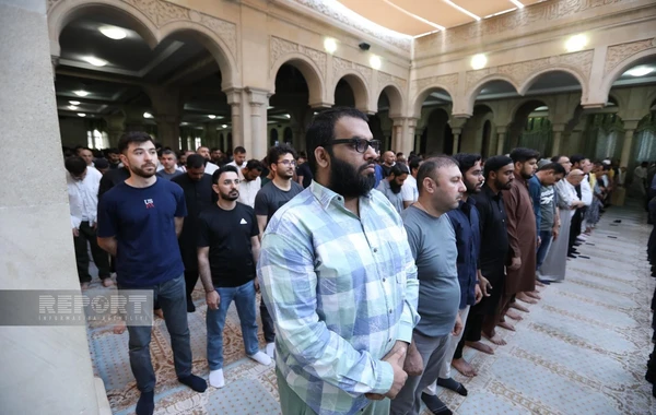 В мечетях Баку совершен праздничный намаз - ОБНОВЛЕНО/ФОТО