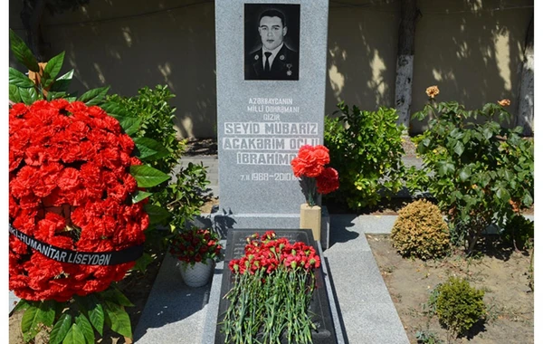 Azərbaycanın Milli Qəhrəmanı Mübariz İbrahimovun xatirəsi yad edilib - FOTO