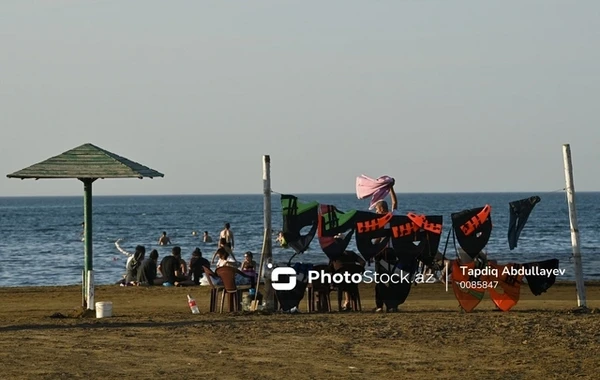 Yay aylarının dəyişməz istirahət məkanı - çimərliklər - FOTO