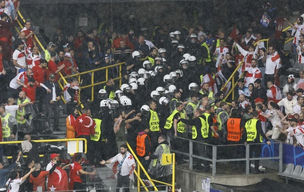 Almaniyada gürcüstanlı və türkiyəli azarkeşlər dava edib - FOTO