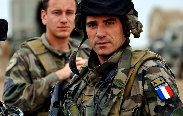 Fransa ictimaiyyətindən Makrona tələb: Ermənistana qoşun göndər!
