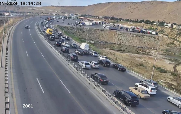 Bakının bəzi yollarında sıxlıq yaranıb - SİYAHI - FOTO