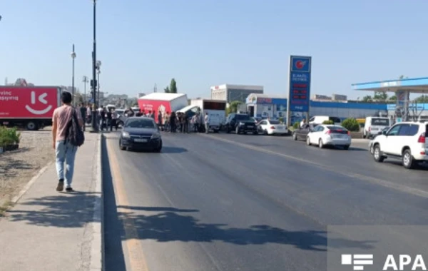 Bakıda zəncirvari qəza olub, yolda tıxac yaranıb - FOTO