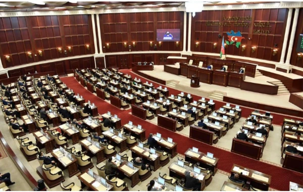 Azərbaycanda əmi, xala, bibi və dayı uşaqlarının evlənməsini qadağan edən layihə I oxunuşda təsdiqlənib