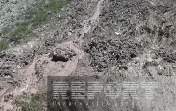 İsmayıllıda torpaq sürüşməsi olub, bir neçə fərdi yaşayış evi təhlükəli vəziyyətlə üzləşib - FOTO