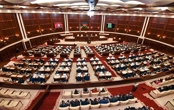 Milli Məclisin iclası başlayıb, gündəlikdə 17 məsələ var