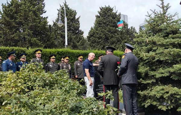 Silahlı Qüvvələr Günü münasibətilə Ulu Öndərin və şəhidlərin məzarları ziyarət olunub - FOTO