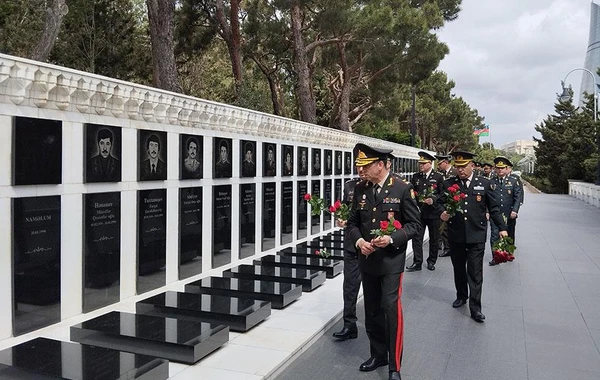 Silahlı Qüvvələr Günü münasibətilə Ulu Öndərin və şəhidlərin məzarları ziyarət olunub - FOTO