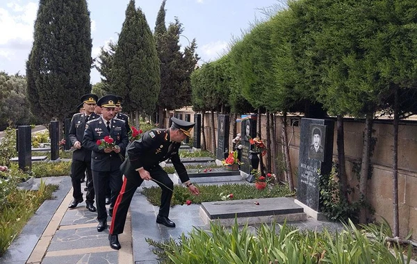 Silahlı Qüvvələr Günü münasibətilə Ulu Öndərin və şəhidlərin məzarları ziyarət olunub - FOTO
