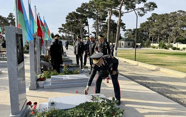 Silahlı Qüvvələr Günü münasibətilə Ulu Öndərin və şəhidlərin məzarları ziyarət olunub - FOTO