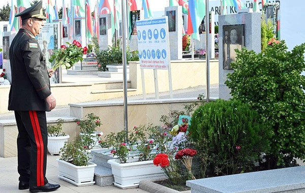 Silahlı Qüvvələr Günü münasibətilə Ulu Öndərin və şəhidlərin məzarları ziyarət olunub - FOTO