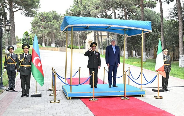 Zakir Həsənov italiyalı həmkarını "ADEX" 5-ci Azərbaycan Beynəlxalq Müdafiə Sərgisinə dəvət edib - FOTO