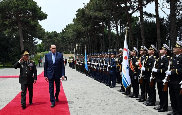Zakir Həsənov italiyalı həmkarını "ADEX" 5-ci Azərbaycan Beynəlxalq Müdafiə Sərgisinə dəvət edib - FOTO