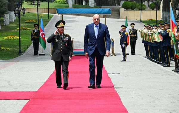 Zakir Həsənov italiyalı həmkarını "ADEX" 5-ci Azərbaycan Beynəlxalq Müdafiə Sərgisinə dəvət edib - FOTO