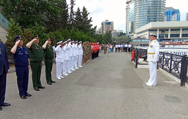 Rusiyanın Xəzər flotiliyasının gəmiləri Bakıya dostluq səfəri ediblər - FOTO