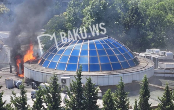 В Баку потушен пожар в одном из известных ресторанов - ОБНОВЛЕНО - ФОТО/ВИДЕО