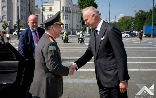 Azərbaycan və Macarıstan müdafiə nazirlərinin Budapeştdə görüşü olub - FOTO