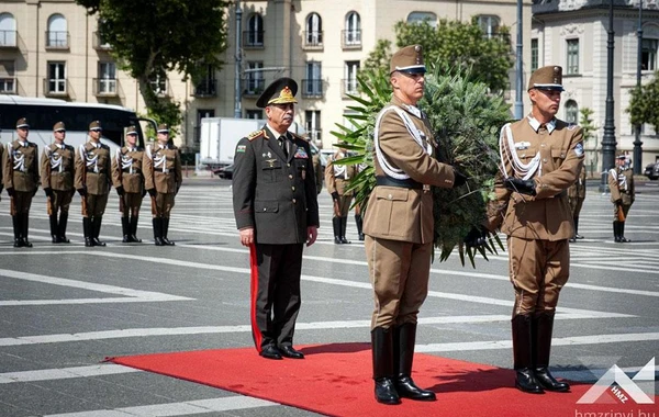 Azərbaycan və Macarıstan müdafiə nazirlərinin Budapeştdə görüşü olub - FOTO
