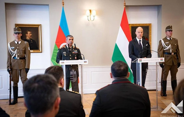 Azərbaycan və Macarıstan müdafiə nazirlərinin Budapeştdə görüşü olub - FOTO
