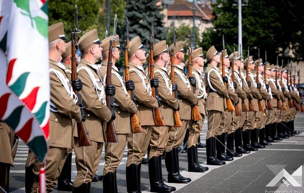 Azərbaycan və Macarıstan müdafiə nazirlərinin Budapeştdə görüşü olub - FOTO